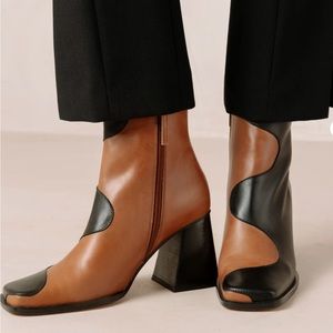 Alohas Blair Bicolor Black Cream Boots size 41